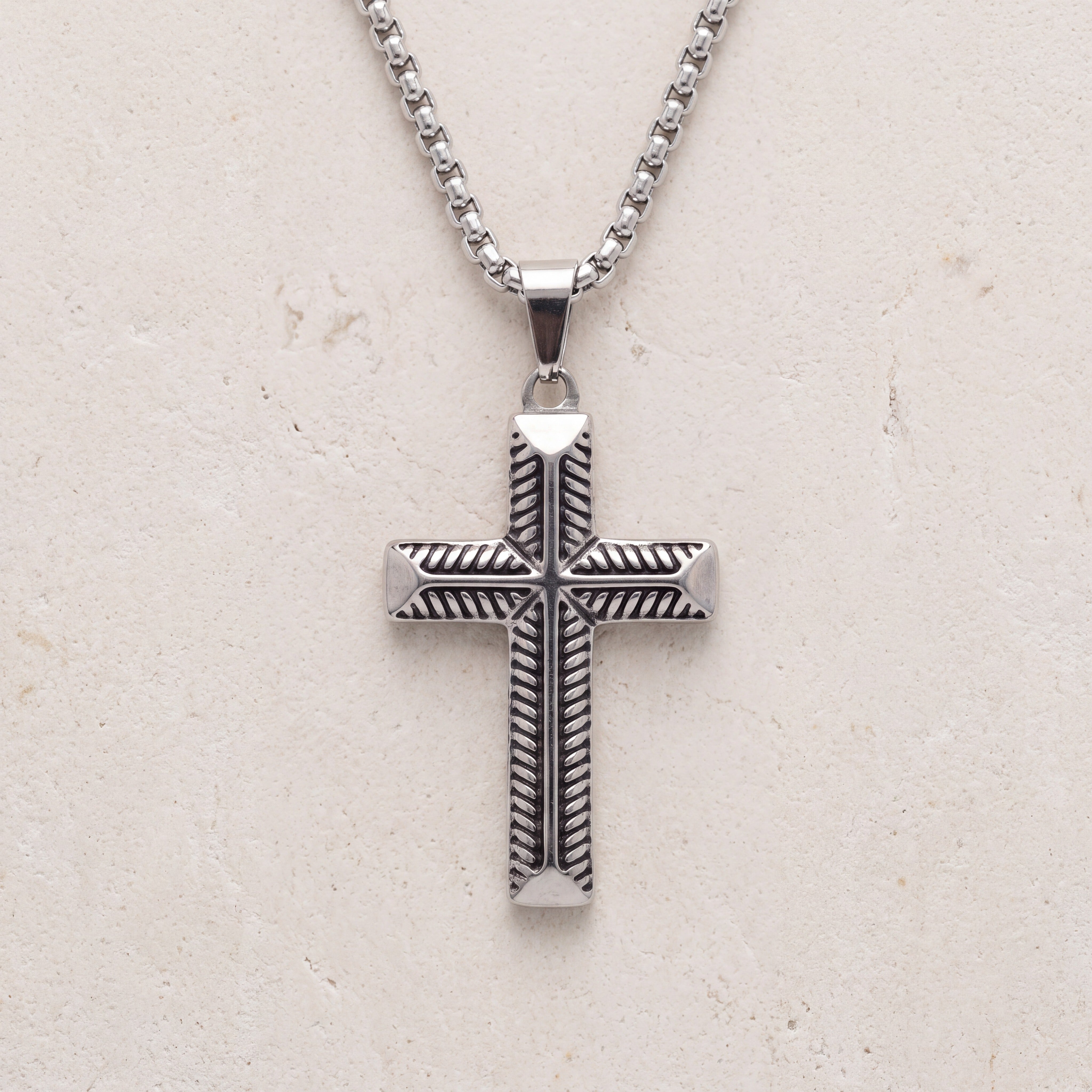 Op maat gemaakte gegraveerde kruisketting voor mannen