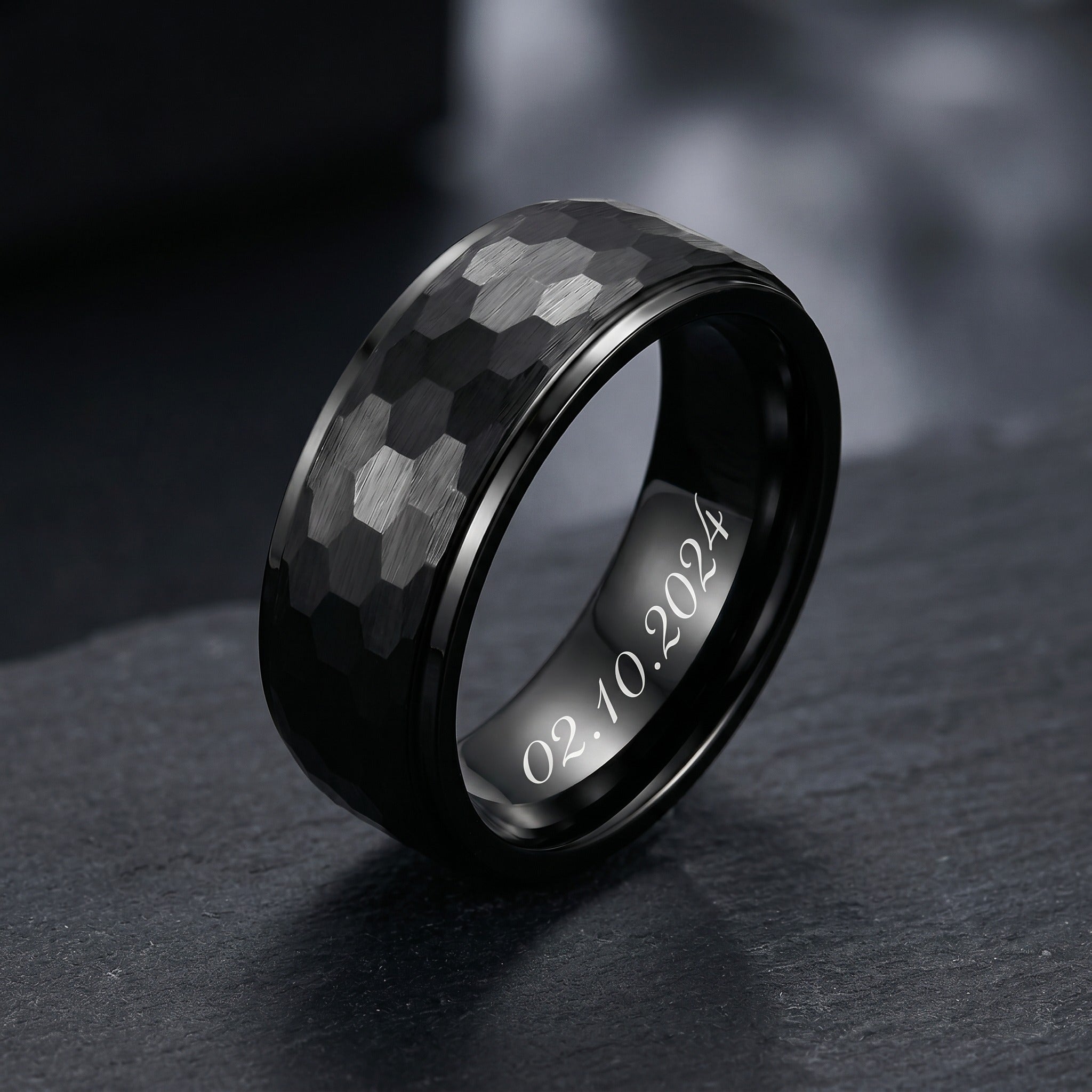 Alliance noire pour homme avec gravure personnalisée