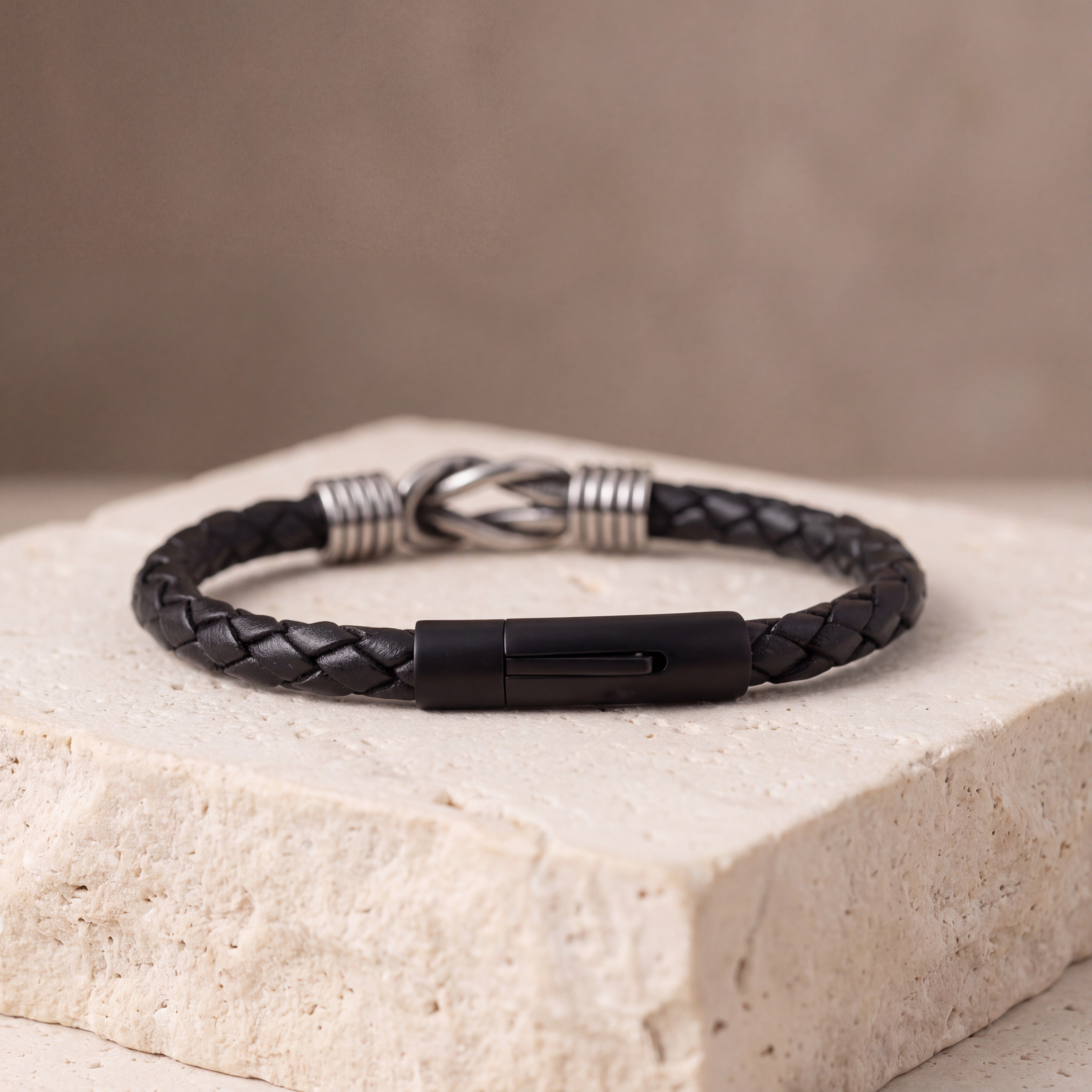 The Eternal Knot — Men's Love Knot Leather Bracelet