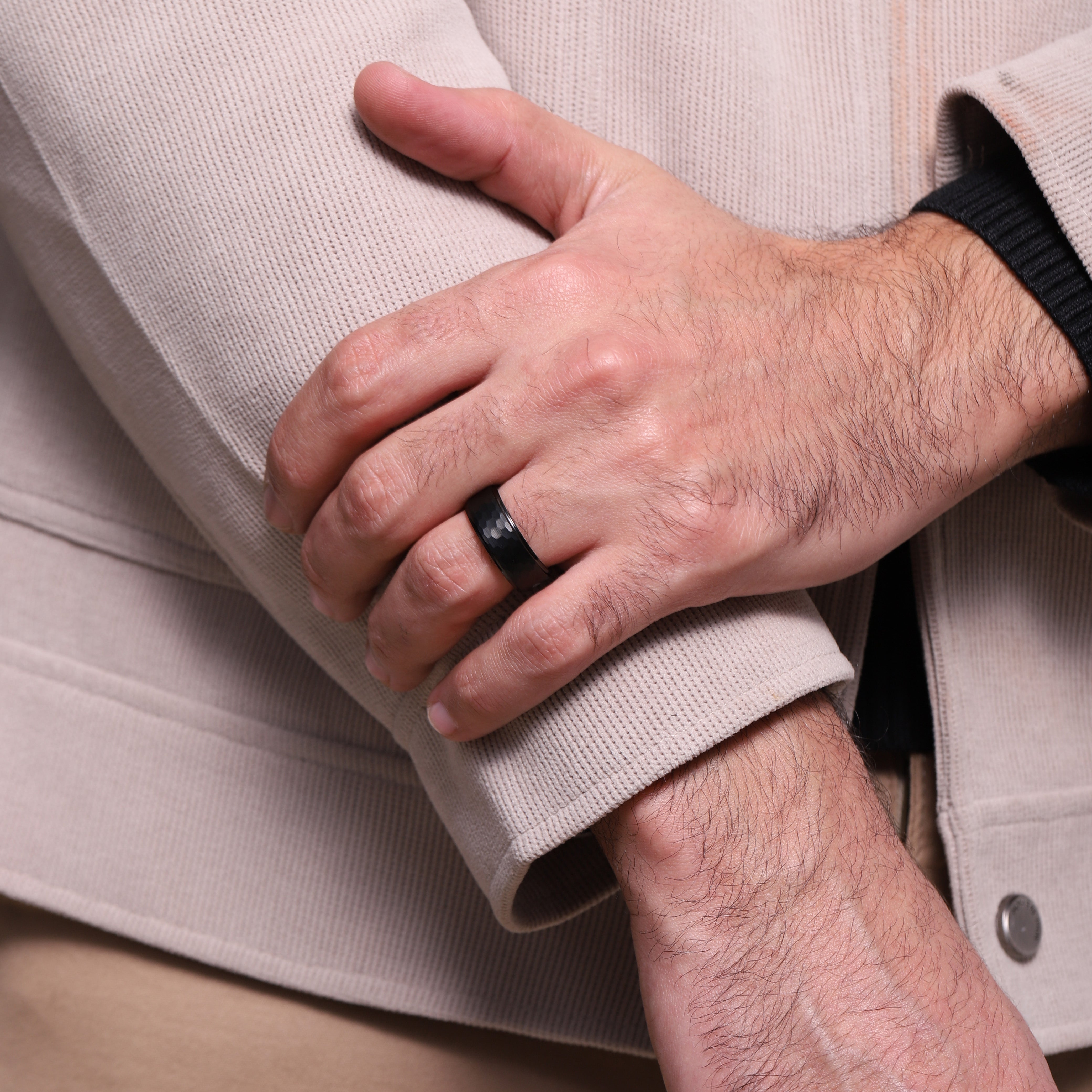 "Custom band ring for men in tungsten carbide, showcasing a unique and personal engraving.