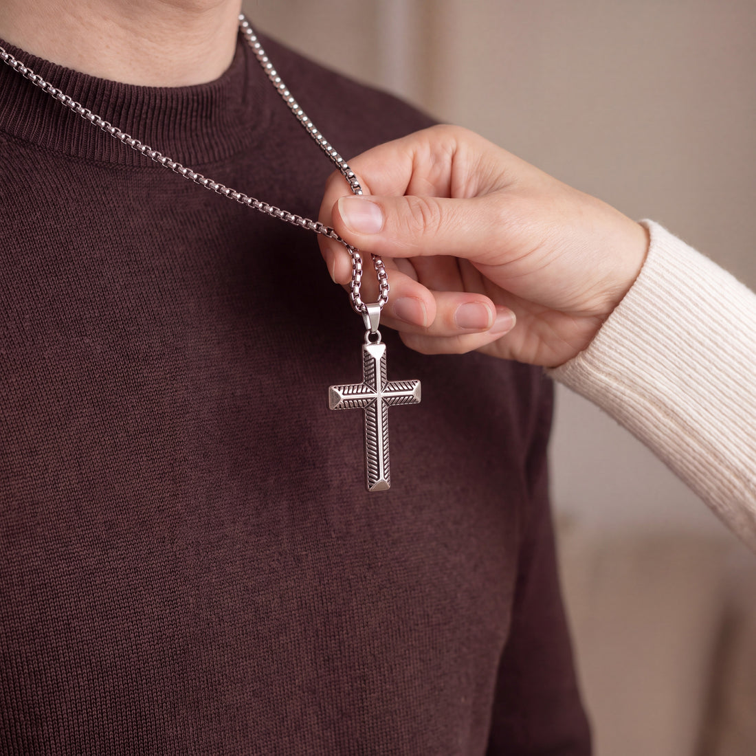 Op maat gemaakte gegraveerde kruisketting voor mannen