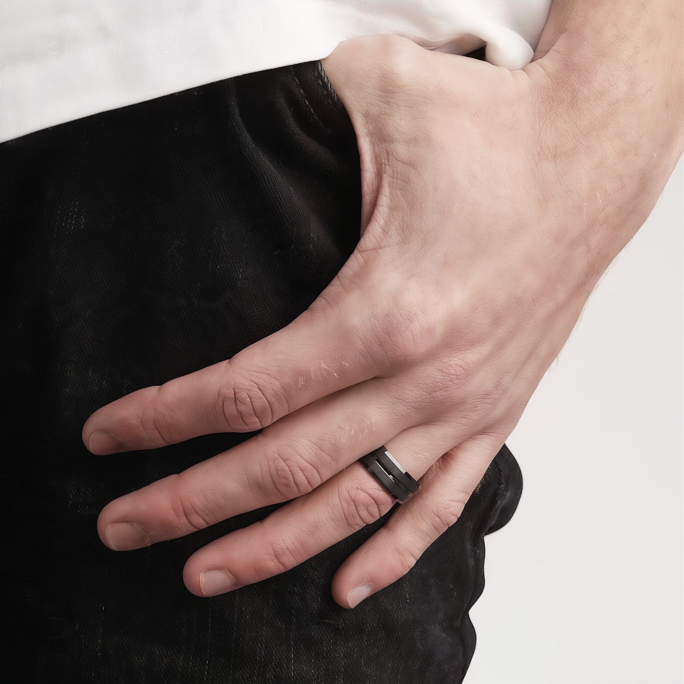 Bague noire pour homme avec option de gravure personnalisée